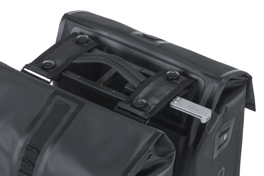 Basil fietstas dubbel Urban dry black MIK 50L - Image 5