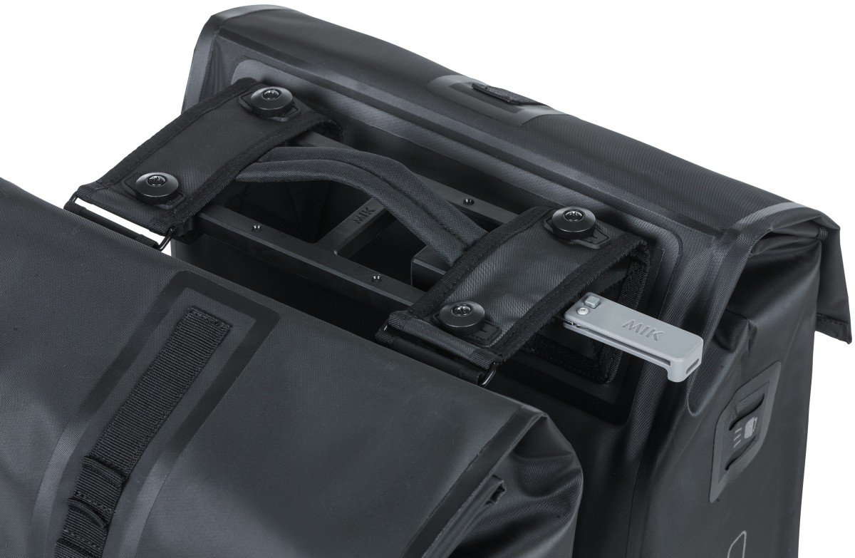 Basil fietstas dubbel Urban dry black MIK 50L - Image 8